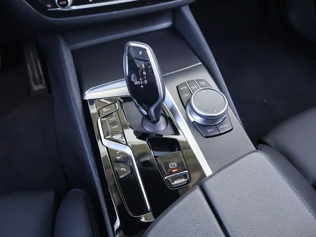 BMW 5 Serie 530e High Executive 2022 Hybride Benzine 19