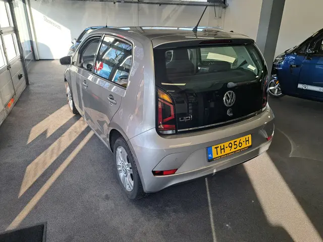 Volkswagen up! 1.0 BMT high up! 2018 Benzine 5