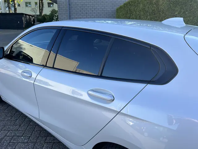 BMW 1 Serie 118i Sport Line 2020 Benzine 35