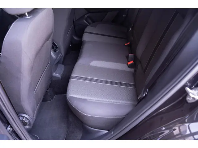 Volkswagen T-Roc 1.0 TSI Life 2023 Benzine 31