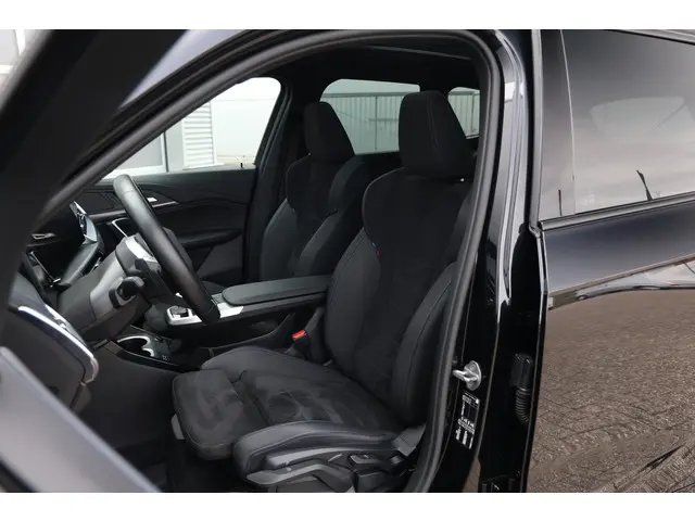 BMW X1 sDrive20i 170pk M-Sport Black Ed. 2023 Benzine 5