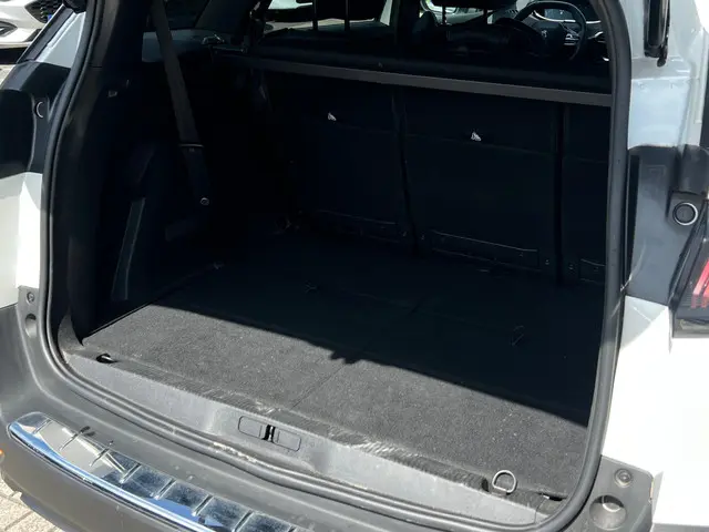 Peugeot 5008 1.2 PureTech Allure 2024 Benzine 17