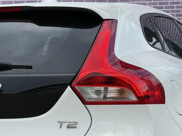 Volvo V40 T2 POLAR + AUTOMAAT 2019 Benzine 8
