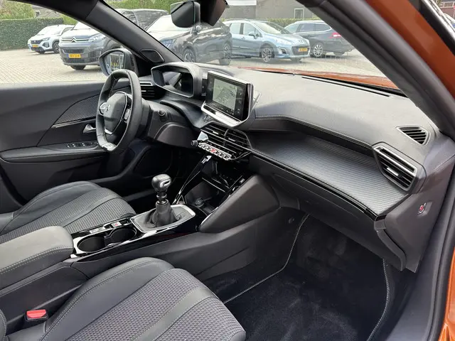 Peugeot 2008 1.2 Turbo 130 PK GT 2022 Benzine 34