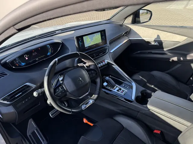 Peugeot 3008 1.6 HYbrid GT P.Bns 2021 Hybride Benzine 18