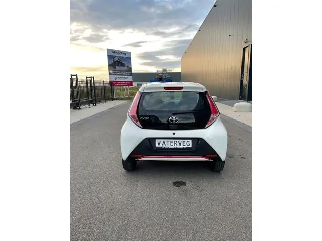 Toyota Aygo 1.0 VVT-i x NEW APK (C1,107) 2017 Benzine 8