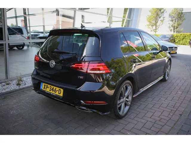 Volkswagen Golf 1.4 TSI | R-line 2017 Benzine 23