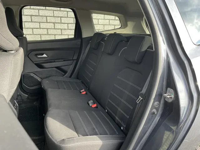 Dacia Duster 1.3 TCe 150 Journey 2023 Benzine 8