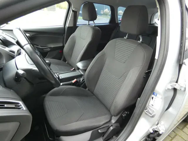 Ford Focus Wagon HELAAS VERKOCHT!!! 2017 Benzine 9