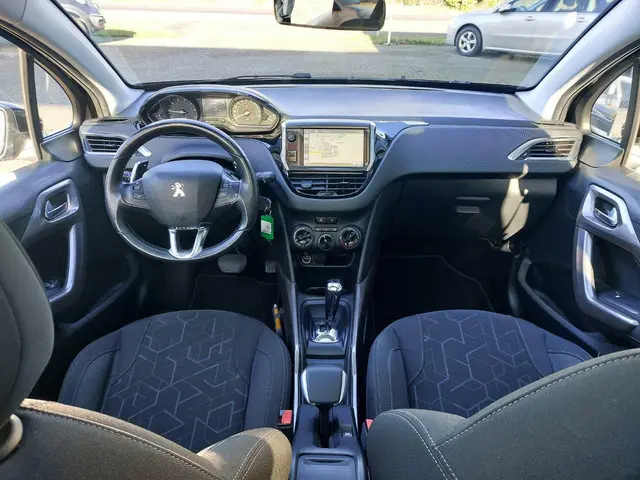 Peugeot 2008 1.2 PureTech Blue Lion 2016 Benzine 16
