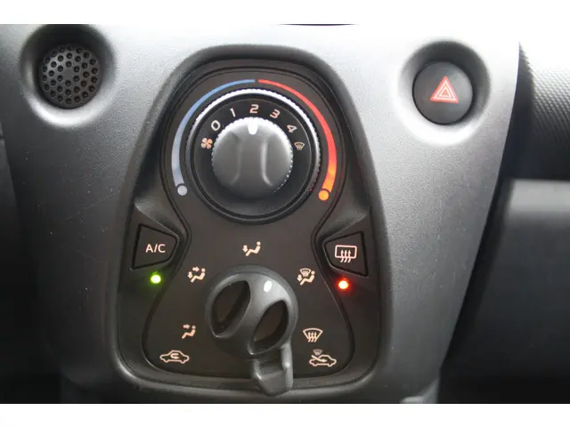 Toyota Aygo 1.0 VVT-i x-now 2017 Benzine 18