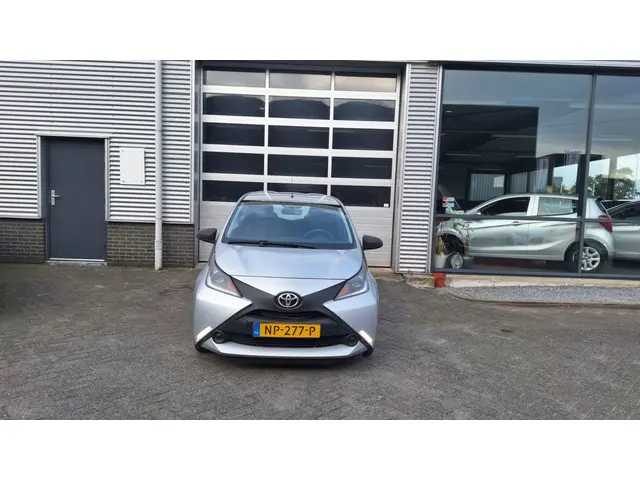 Toyota Aygo 1.0 VVT-i x-now*Airco*Cv*Trekhaak* 2017 Benzine 2