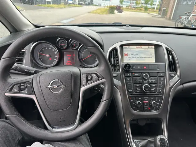 Opel Astra 1.4 Turbo Anniversary Edition 2012 Benzine 13