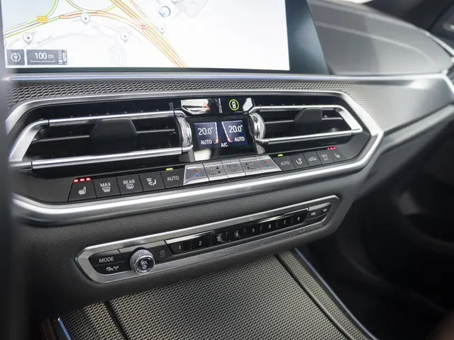 BMW X5 xDrive45e 2020 Hybride Benzine 56