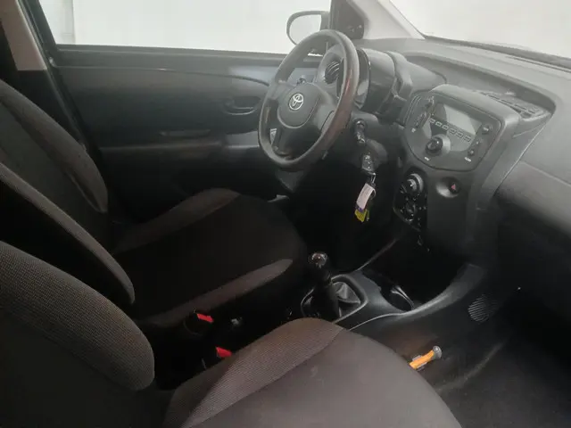 Toyota Aygo 1.0 VVT-i x-now - Frontschade 2017 Benzine 8