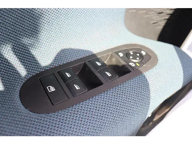 MINI Aceman E | Favoured M 2025 Elektrisch 28