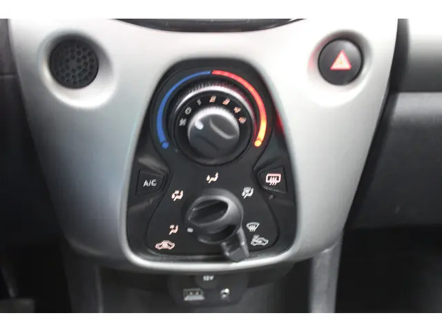 Toyota Aygo 1.0 VVT-i x-play 2017 Benzine 9