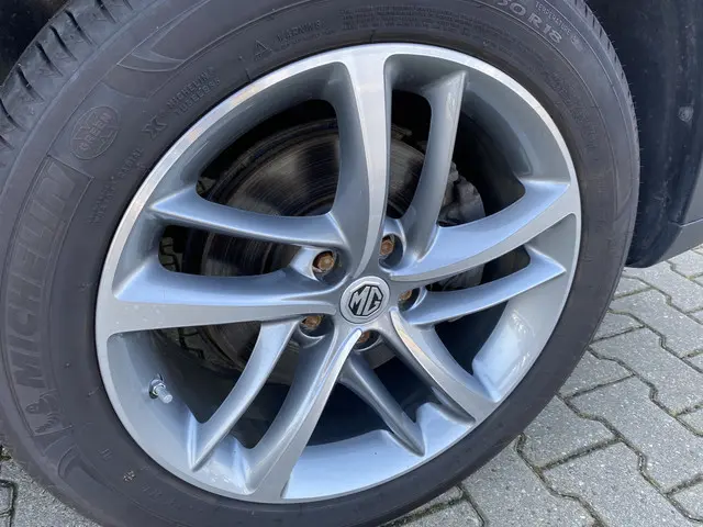 MG EHS 1.5 TGDI Luxury 2022 Hybride Benzine 8