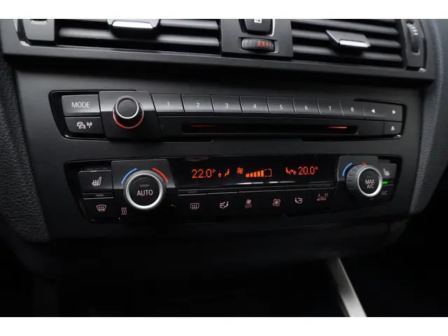 BMW 1 Serie 116i High Executive 2013 Benzine 32