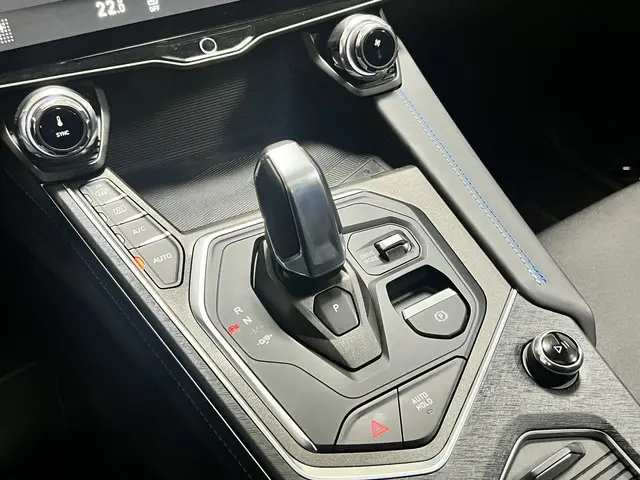 Lynk & Co 01 1.5 2023 Hybride Benzine 38