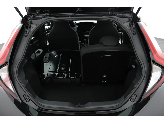 Toyota Aygo X Hybrid 115 play 2026 Hybride Benzine 23