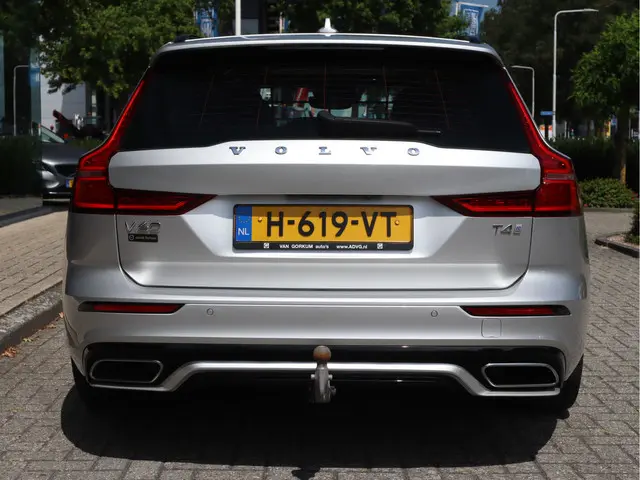 Volvo V60 2.0 T4 R-Design 2020 Benzine 15