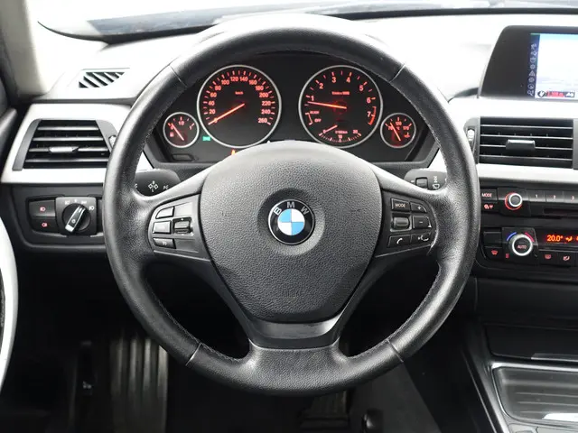 BMW 3 Serie 328i 245pk High Executive Aut- 2012 Benzine 17