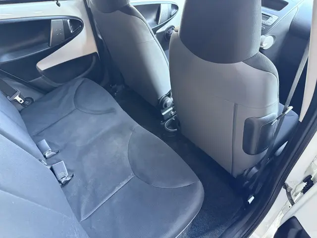 Toyota Aygo 1.0 VVT-i Now 2013 Benzine 14