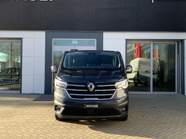 Renault Trafic 2.0 dCi 150 T29 L2H1 DC Luxe 2022 Diesel 16