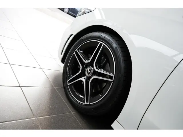 Mercedes-Benz B-Klasse 200 AMG 2019 Benzine 28