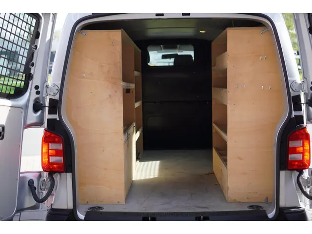 Volkswagen Transporter 2.0 TDI L2H3 2016 Diesel