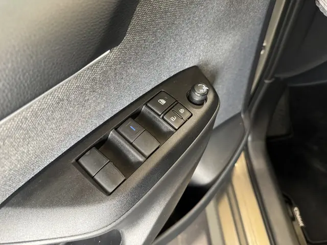 Toyota Yaris 1.5 Hybrid Dynamic 2020 Hybride Benzine 7