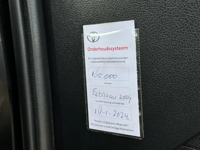 Toyota Prius 1.8 Dynamic 2017 Hybride Benzine 30
