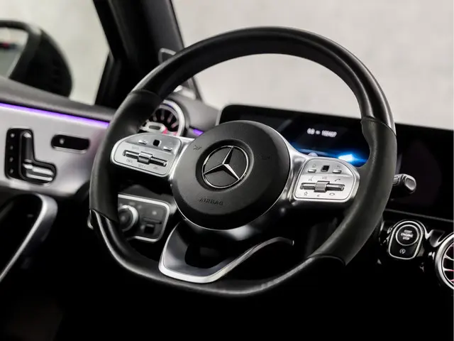 Mercedes-Benz A-Klasse 220 4MATIC AMG 2019 Benzine 20