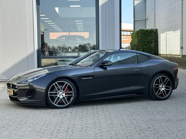 Jaguar F-Type P300 RWD R-Dynamic 2020 Benzine 14