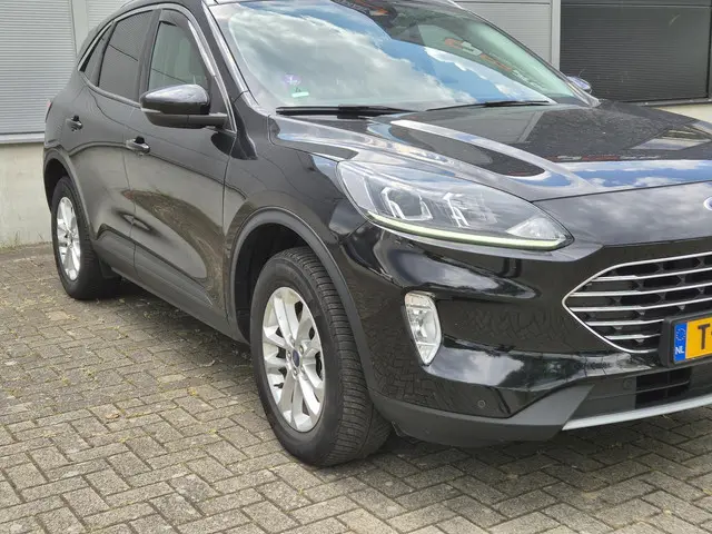 Ford Kuga 2.5 PHEV Titanium 2023 Hybride Benzine 10