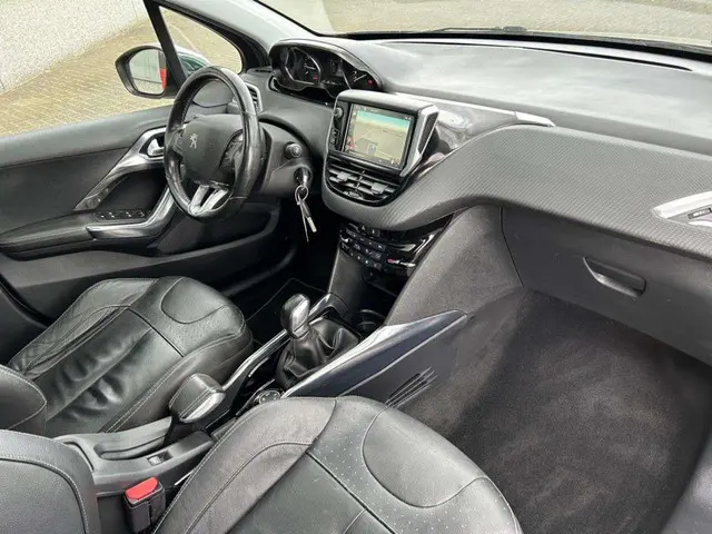 Peugeot 2008 1.2 PureTech Allure 2015 Benzine 19