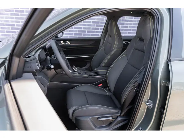 Lynk & Co 01 1.5 Core 2025 Hybride Benzine 4