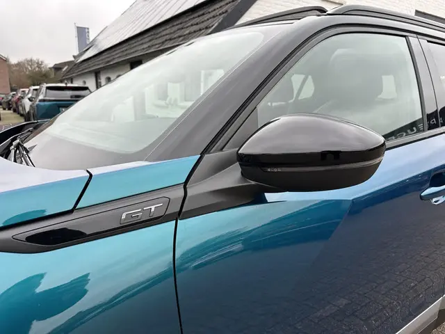 Peugeot 2008 1.2 Hybrid 145 PK GT 2025 Hybride Benzine 44