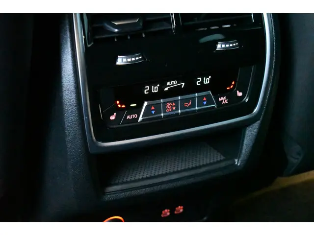 BMW XM V8 650pk 30kWh 2023 Hybride Benzine 25