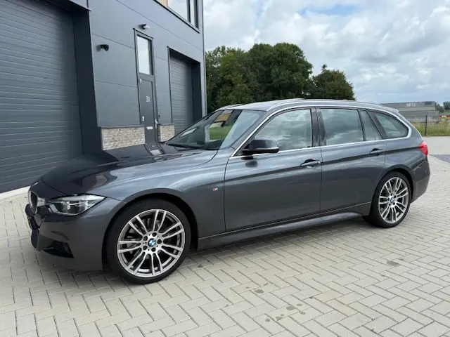 BMW 3 Serie Touring 330i xDrive M Sport 2015 Benzine 29