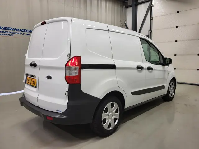 Ford Transit Courier 3