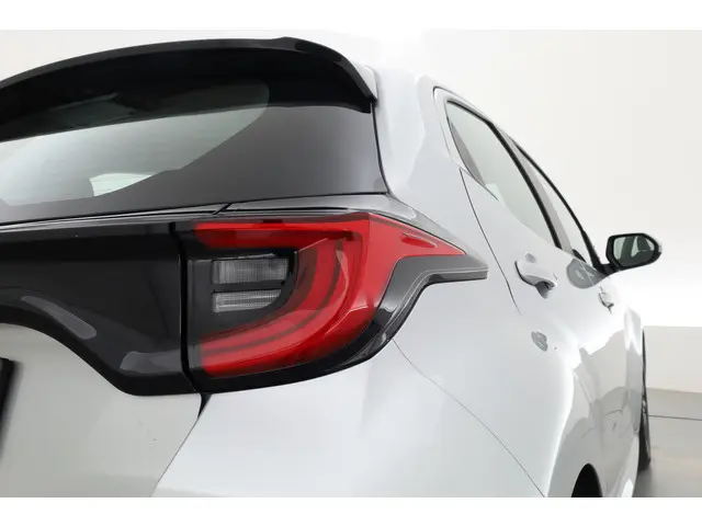 Toyota Yaris 1.5 VVT-i Dynamic 2023 Benzine 32