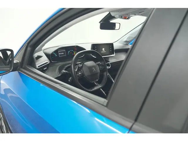 Peugeot e-208 2