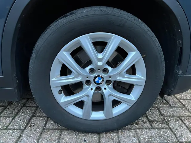 BMW X1 XDrive20i High Executive 2017 Benzine 29