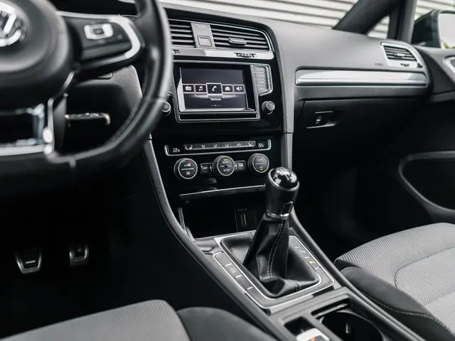 Volkswagen Golf 1.4 TSI Highline 2xR-line 2014 Benzine 29