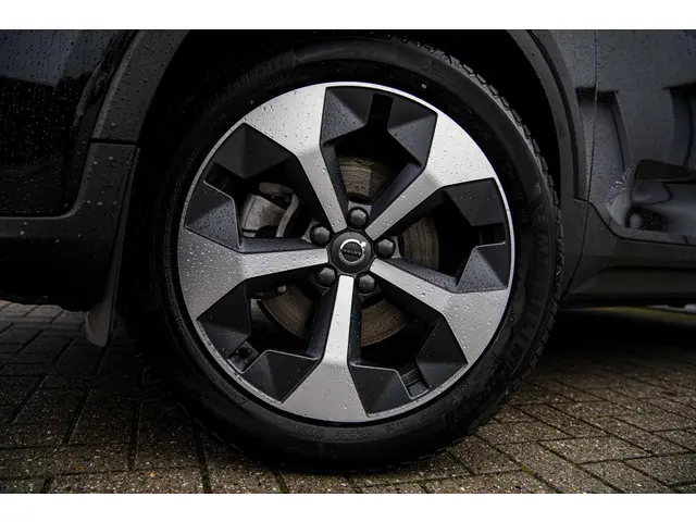 Volvo XC40 2.0 B4 Plus Dark 2024 Benzine 35