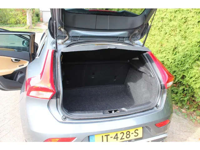 Volvo V40 2.0 T2 Nordic 220PK 2016 Benzine 4