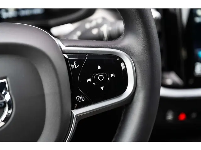 Volvo V60 T6 Recharge AWD R-Design 2022 Hybride Benzine 39