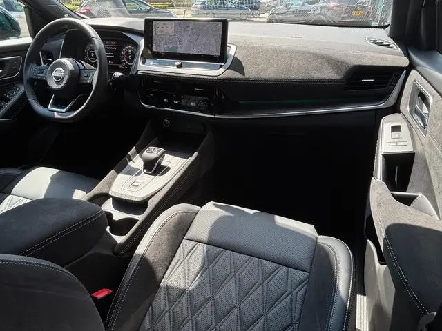 Nissan QASHQAI MHEV 158 Xtronic Tekna Plus 2025 Benzine 6